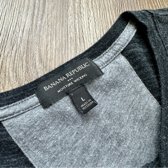 Banana Republic Tee - Picture 4 of 4